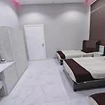 شقة غرفتين بمدخل مستقل ومواقف مظلله دحول ذاتي قريبه من الحرم النبوي حي راقي